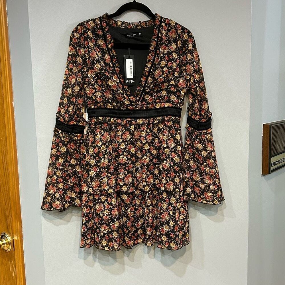 🆕 Nasty Gal I’ll be Bouquet black floral bell sleeve mini dress size 6 - Picture 4 of 13